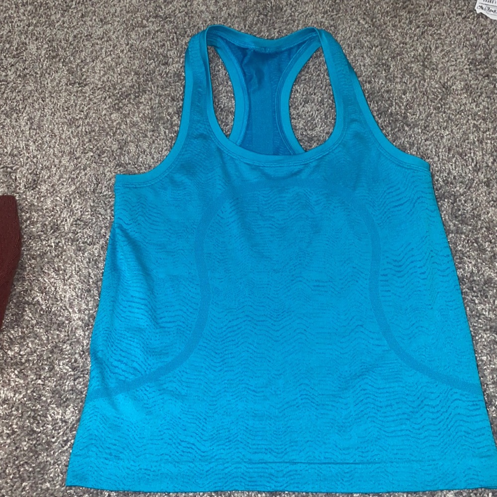 Lululemon size 4 tank